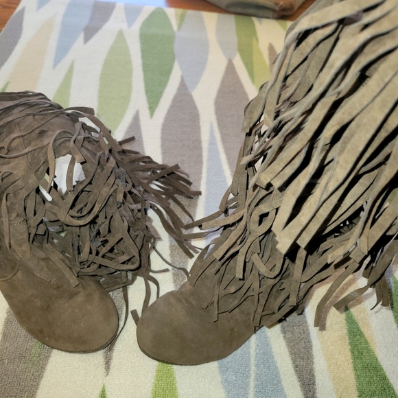 Fringe boots - Picture 3 of 3